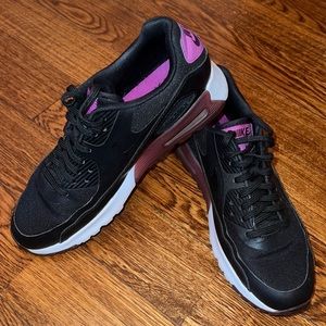 Nike AirMax Sneakers